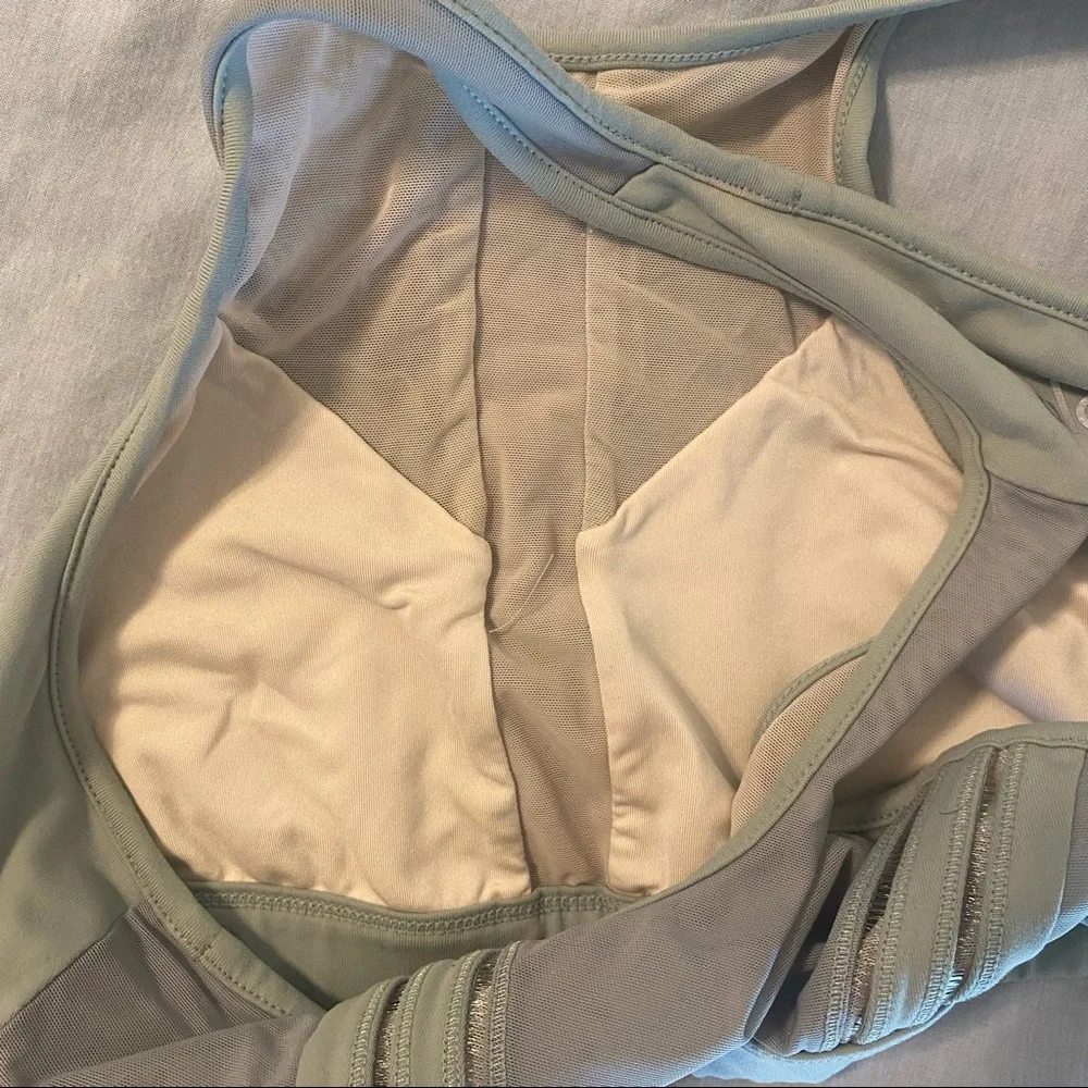 ALO Yoga Light Green sports bra - Picture 6 of 7